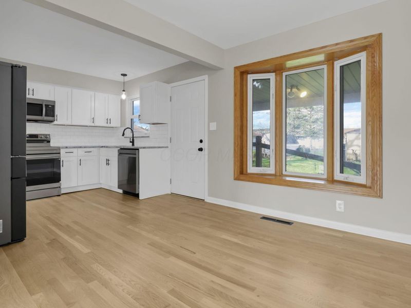 389 Deerfield Road, Columbus, OH 43228 Photo 8