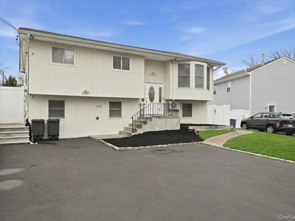 292 Concord Street , Dix Hills, NY 11746