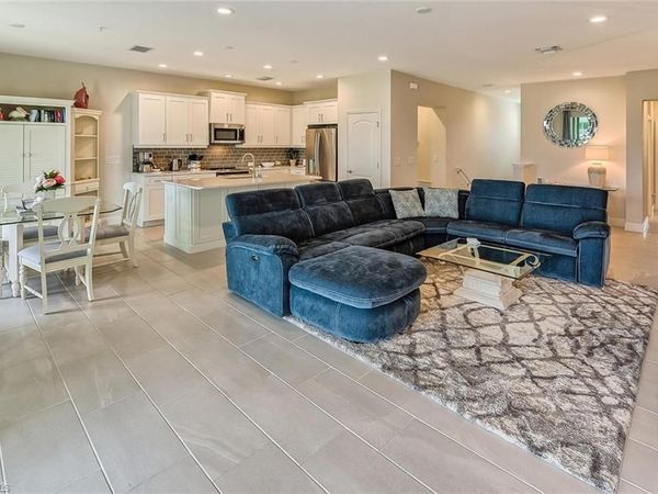 6954 Avalon CIR , Unit 707, NAPLES, FL 34112