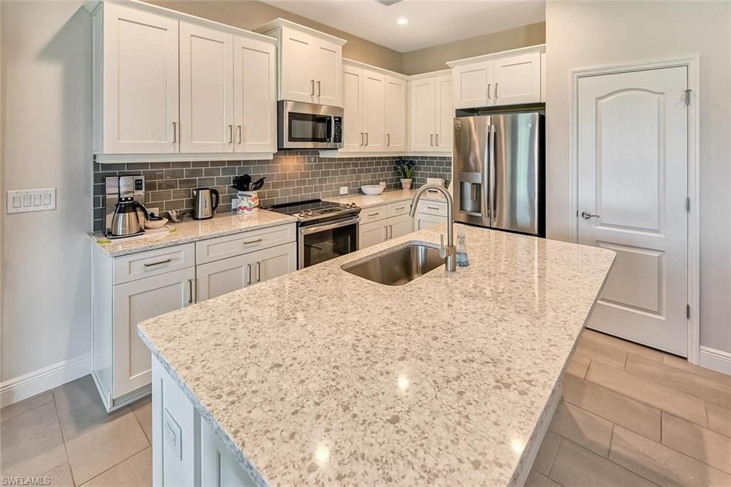 6954 Avalon Cir, Unit 707, Naples, FL 34112 Photo