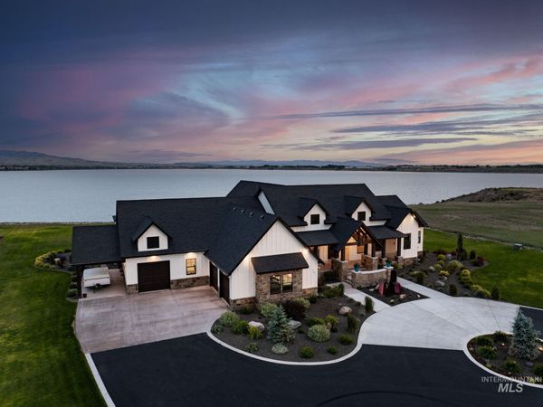 281 Lakeshore Dr, American Falls, ID 83211