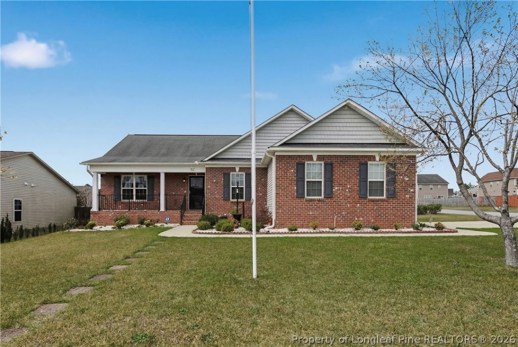 417 Bellgrove Drive, Hope Mills, NC 28348 Main Photo