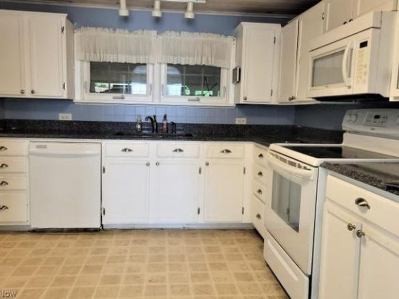 1751 Blaine Avenue, Cambridge, OH 43725 Photo 2