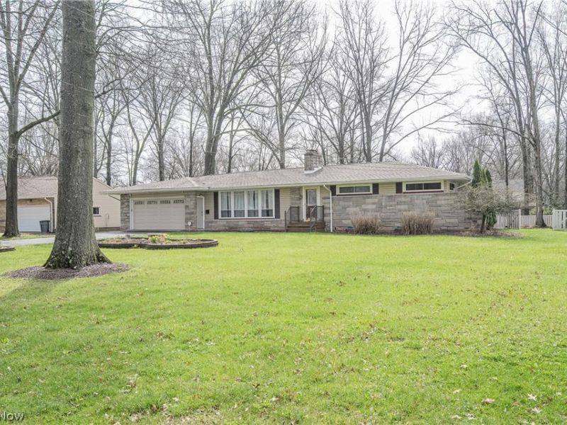 375 Sleepy Hollow Drive, Canfield, OH 44406 Photo 1