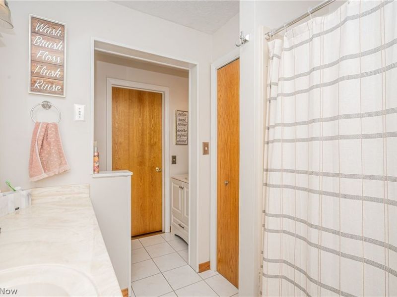 375 Sleepy Hollow Drive, Canfield, OH 44406 Photo 13