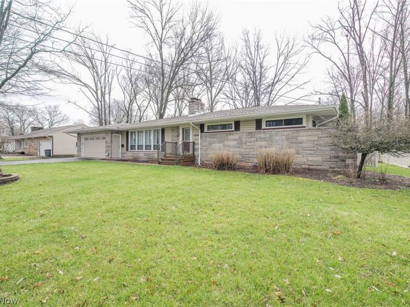 375 Sleepy Hollow Drive, Canfield, OH 44406 Photo 2