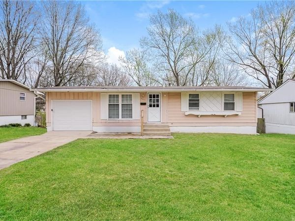 9411 Farley Avenue, Kansas City, MO 64138