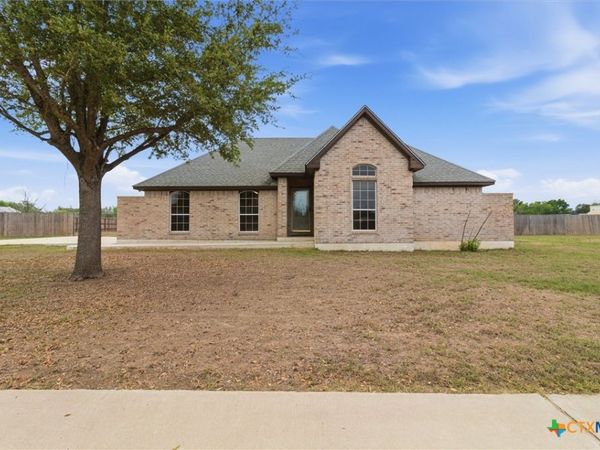 197 Thomas Drive, Martindale, TX 78655