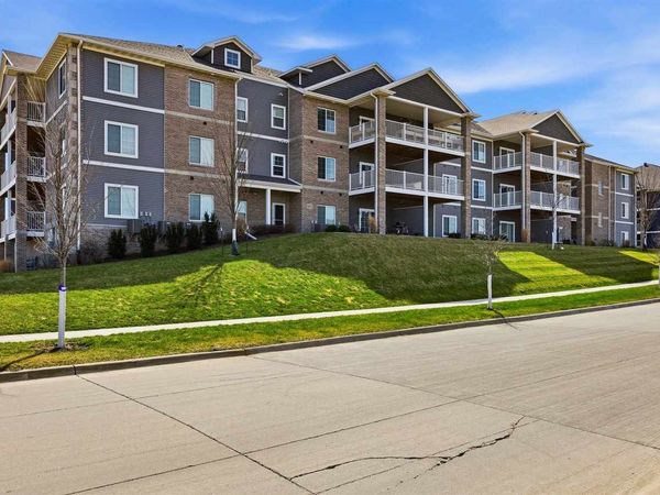 2871 Spring Rose Cir, Unit 105, Coralville, IA 52241