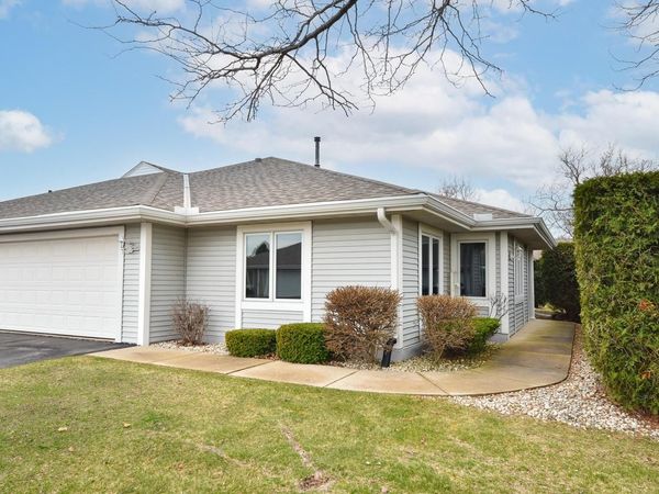 409 Hartford SQUARE, Hartford, WI 53027