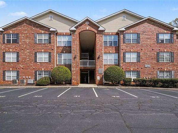3710 Cotswold Avenue , Unit Z, Greensboro, NC 27410