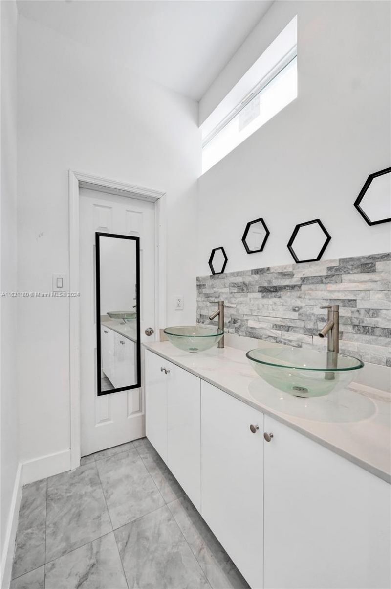 418 NW 47th St, Miami, FL 33127 Photo