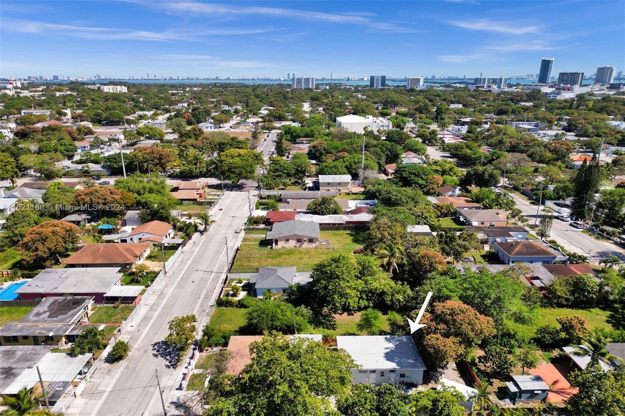 418 NW 47th St, Miami, FL 33127 Photo
