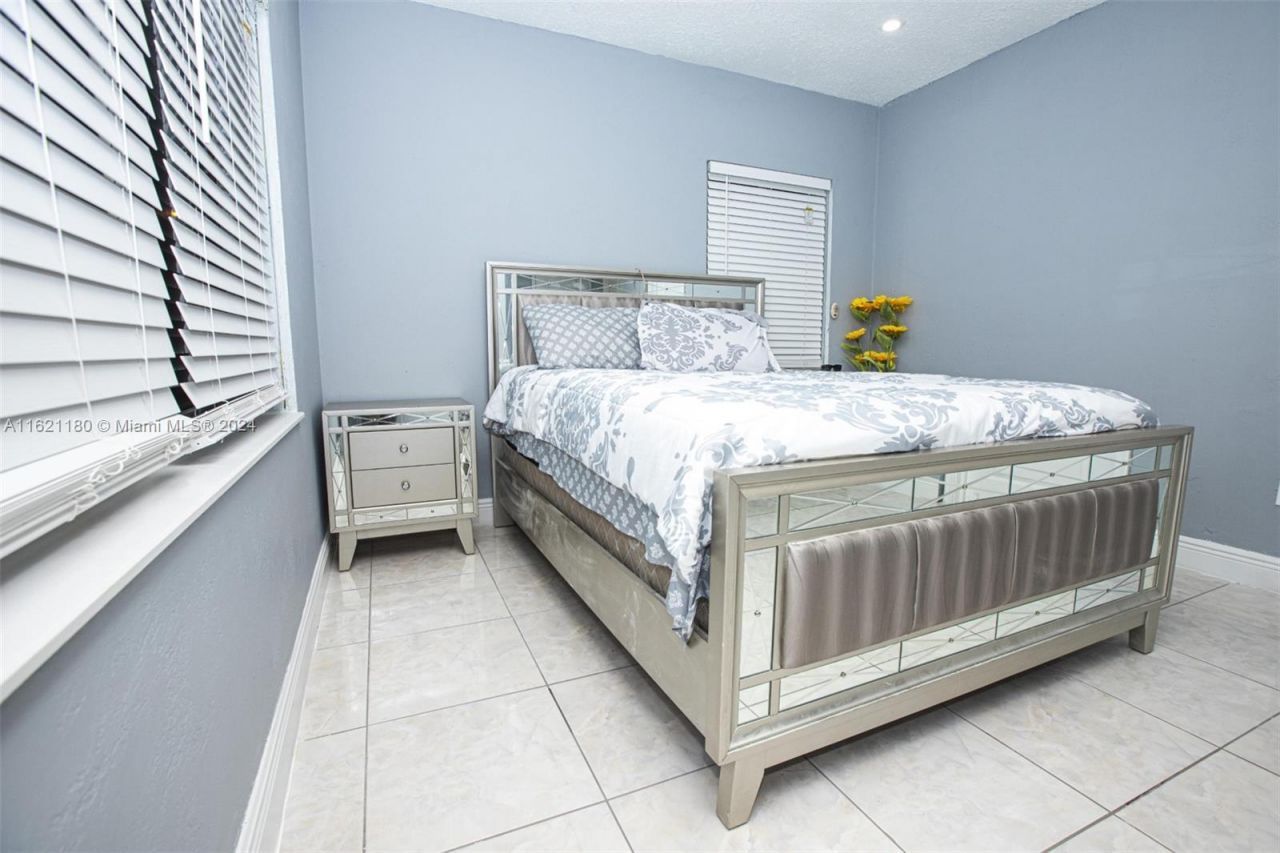 418 NW 47th St, Miami, FL 33127 Photo