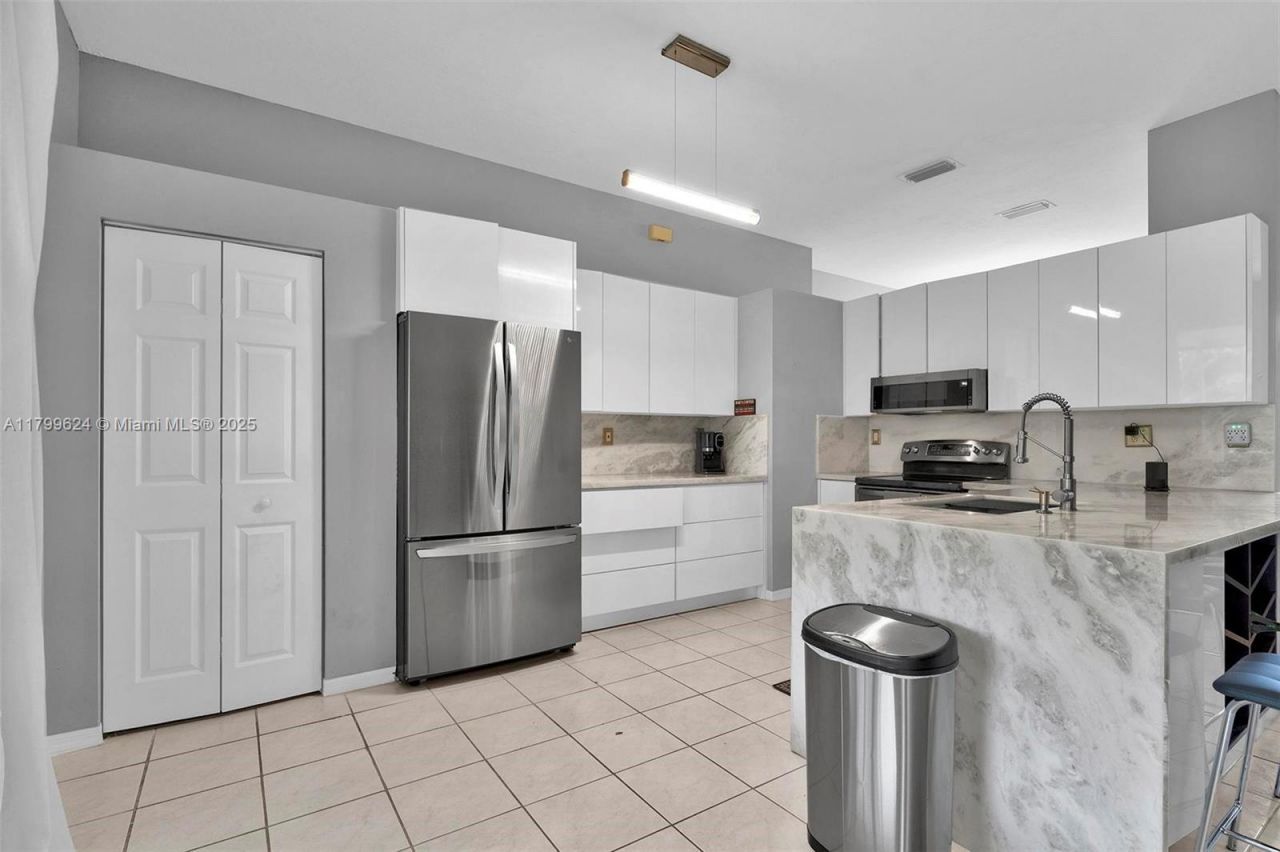 2625 SE 5th Ct, Homestead, FL 33033 Main Photo