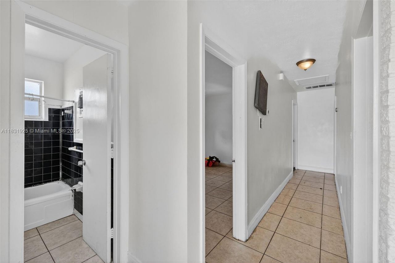 2779 NW 9th Pl, Fort Lauderdale, FL 33311 Photo