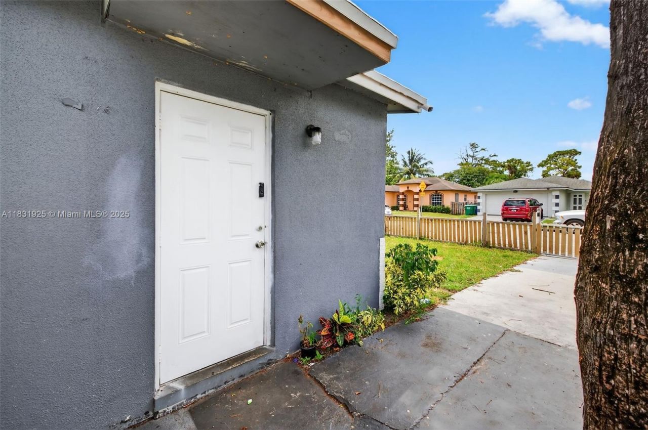 2779 NW 9th Pl, Fort Lauderdale, FL 33311 Photo