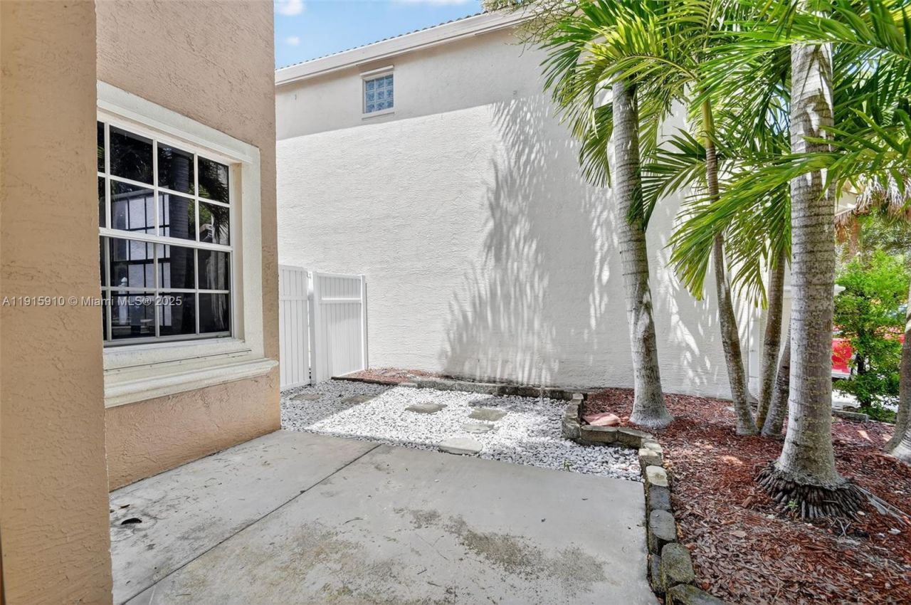 1579 Briar Oak Dr , Royal Palm Beach, FL 33411 Photo