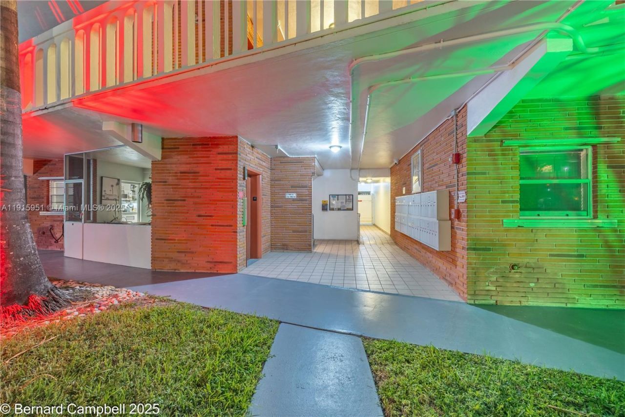161 NE 10th Ave , Unit 15A, Hallandale Beach, FL 33009 Photo