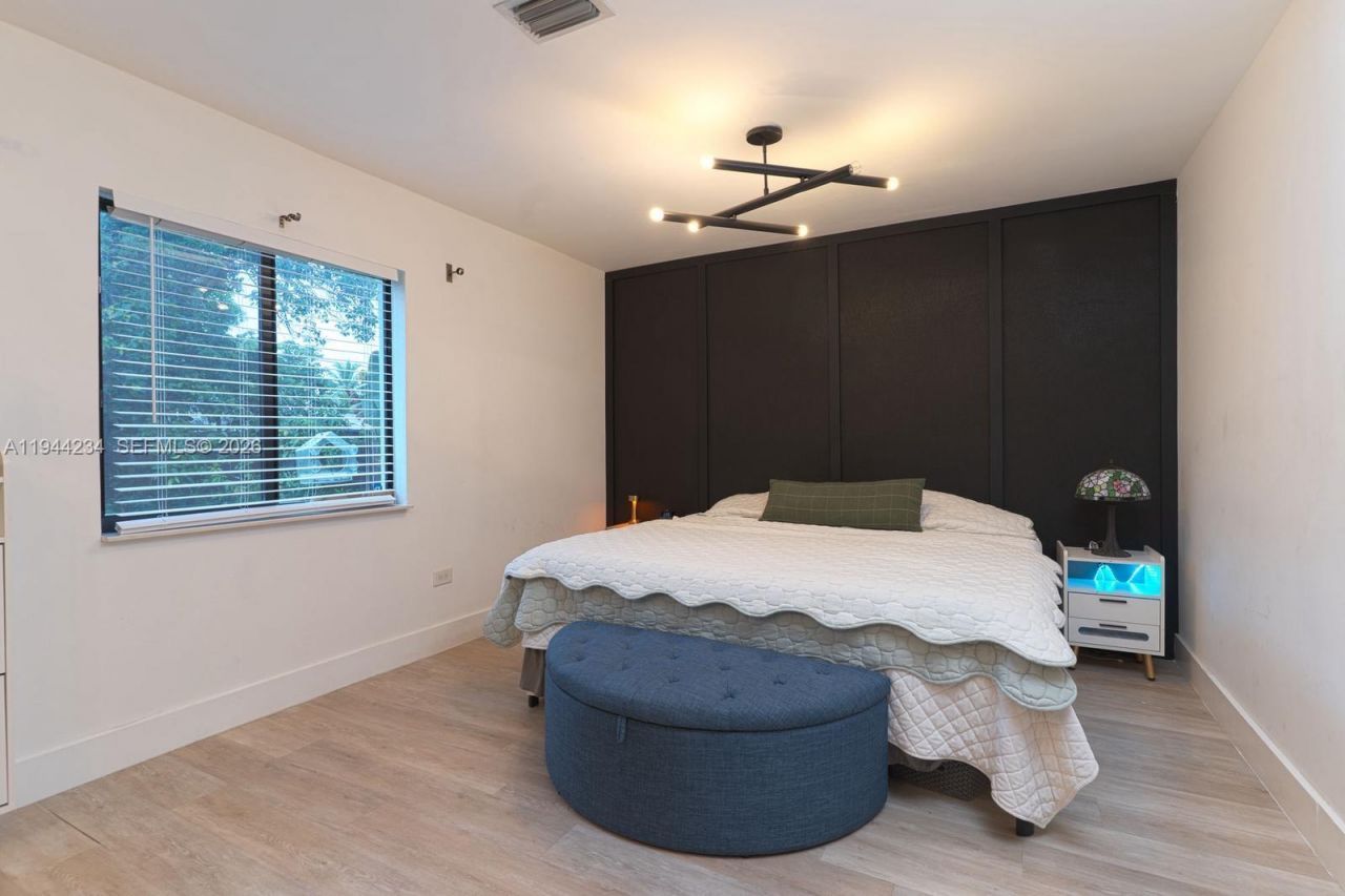 260 NW 133rd St , North Miami, FL 33168 Photo