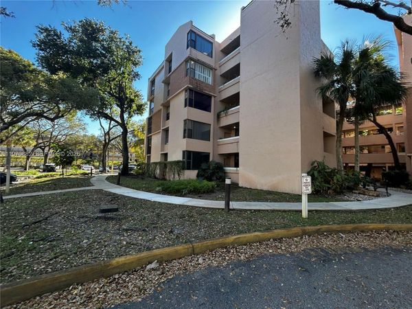 6800 Cypress Rd, Unit 207, Plantation, FL 33317