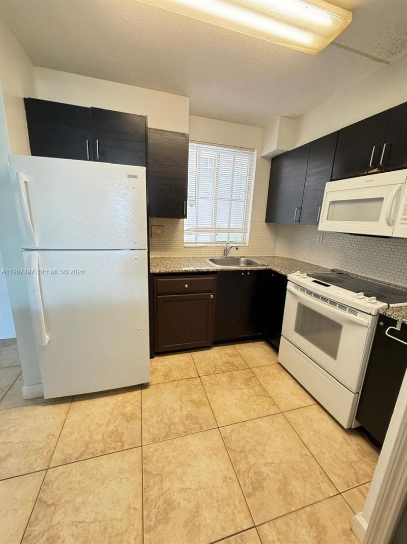 6045 NW 186th St, Unit 115, Hialeah, FL 33015 Photo