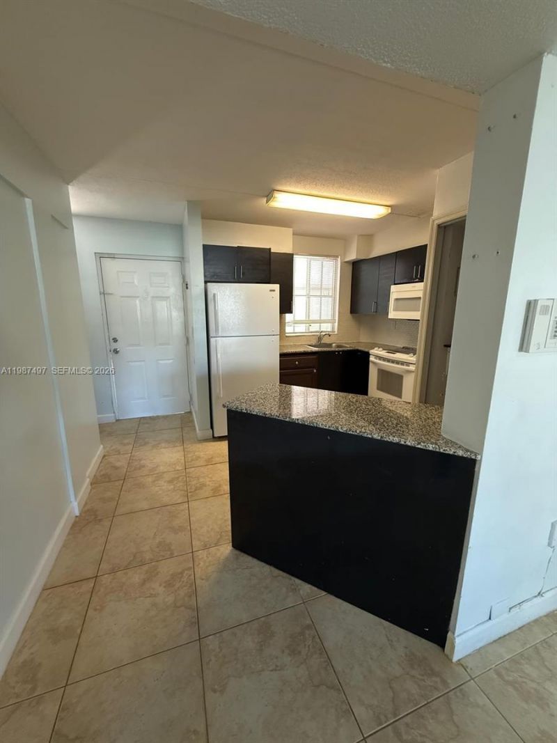 6045 NW 186th St, Unit 115, Hialeah, FL 33015 Photo