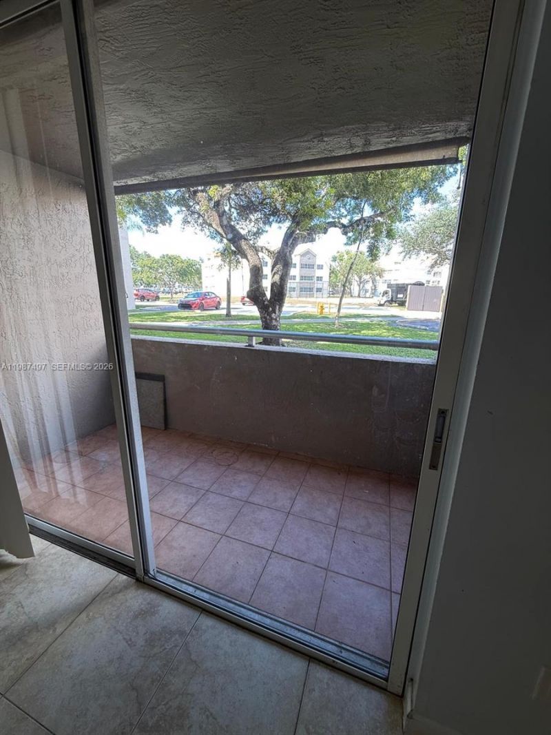 6045 NW 186th St, Unit 115, Hialeah, FL 33015 Photo