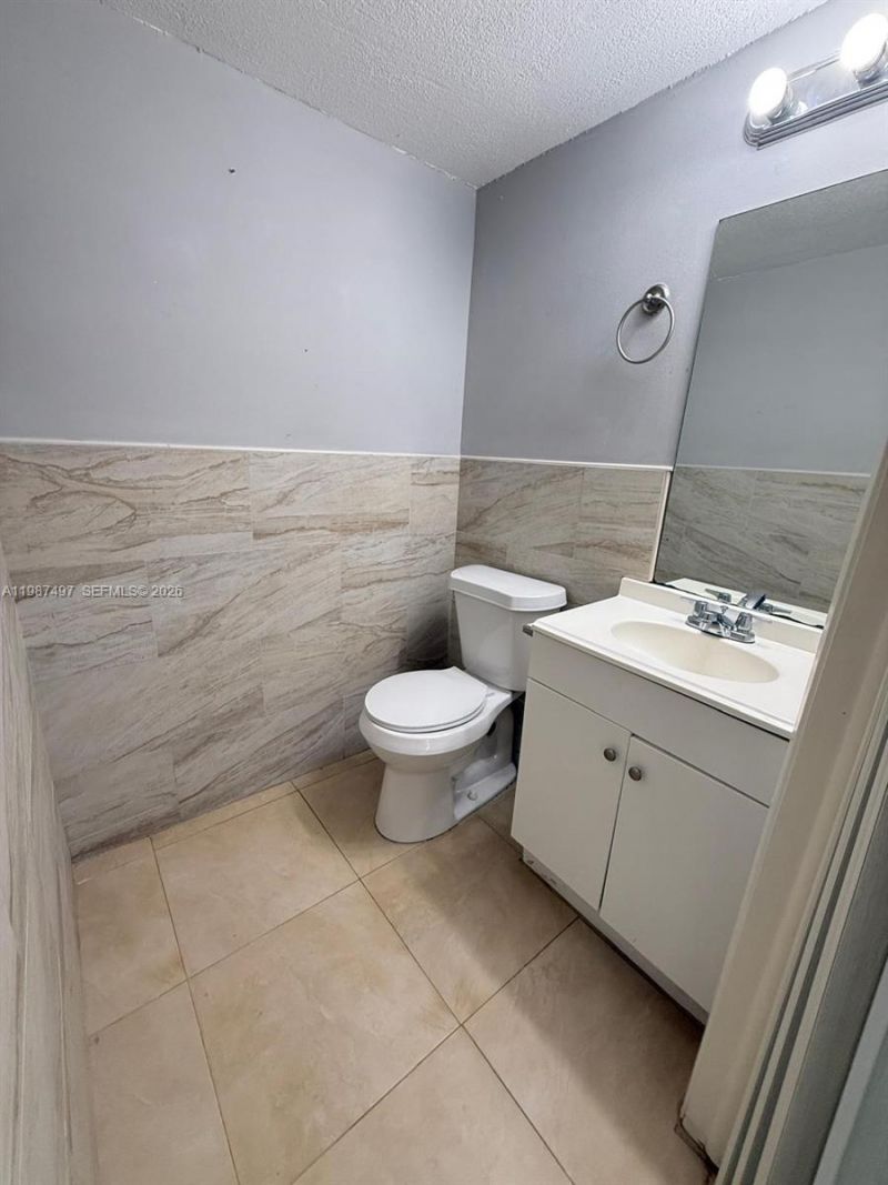 6045 NW 186th St, Unit 115, Hialeah, FL 33015 Photo