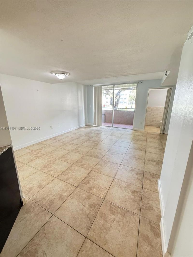 6045 NW 186th St, Unit 115, Hialeah, FL 33015 Photo