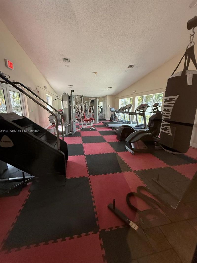 6045 NW 186th St, Unit 115, Hialeah, FL 33015 Photo
