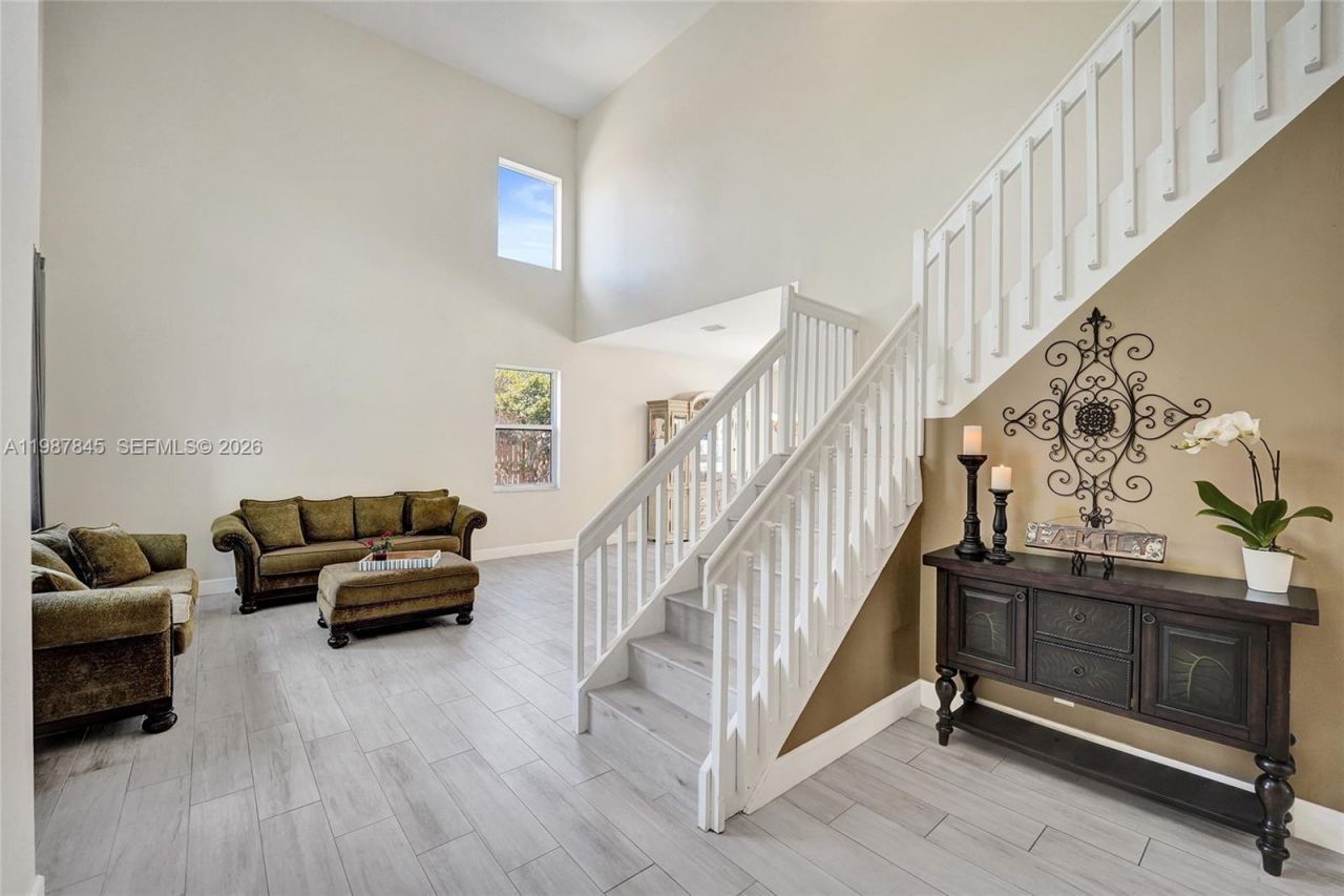 484 Cambridge Dr , Weston, FL 33326 Photo