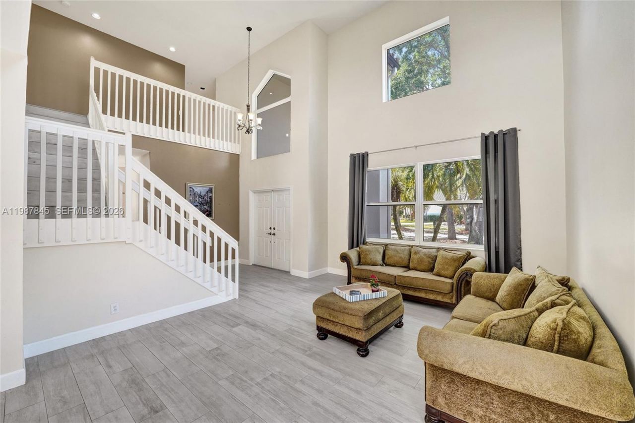 484 Cambridge Dr , Weston, FL 33326 Photo