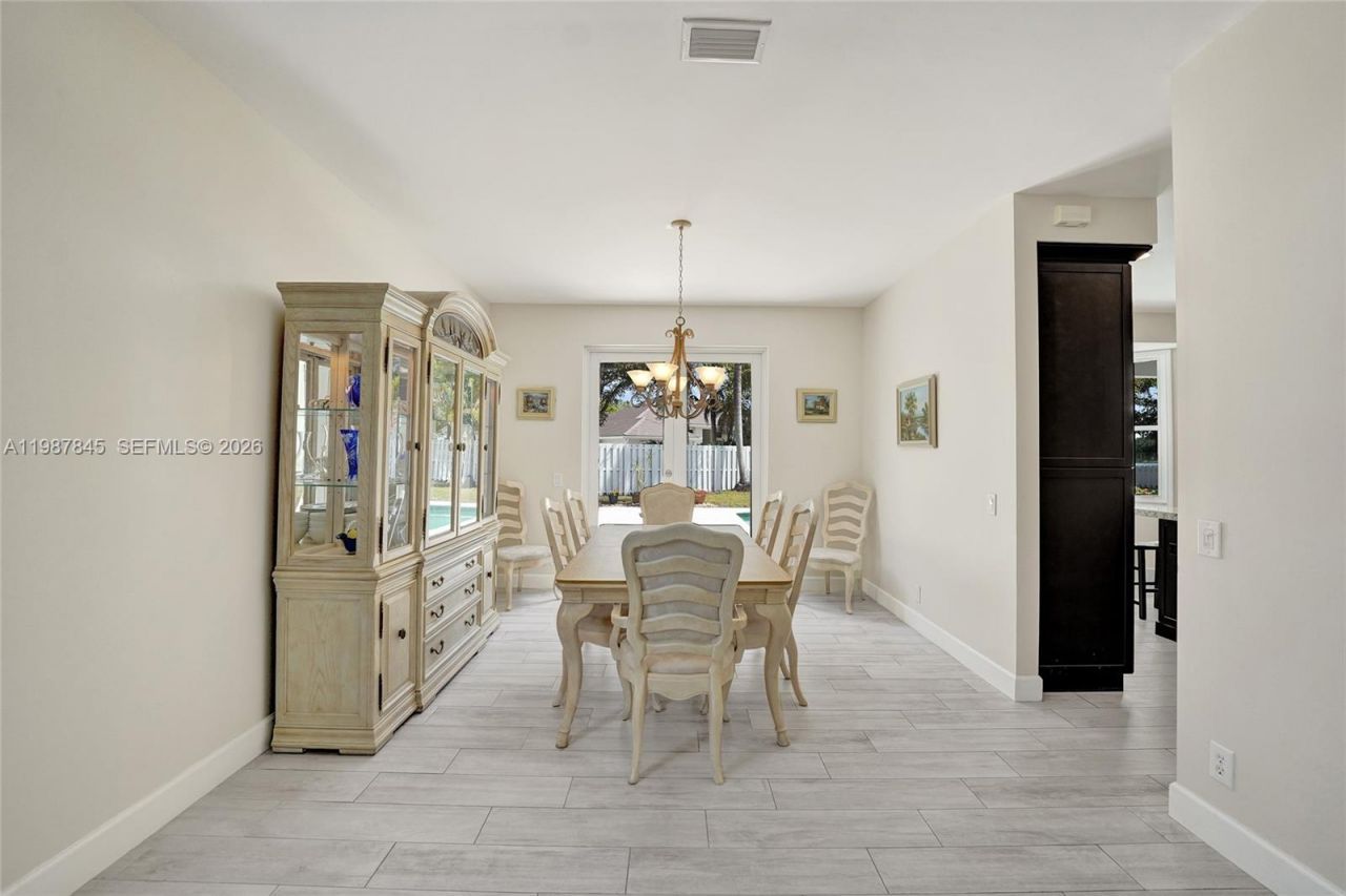 484 Cambridge Dr , Weston, FL 33326 Photo