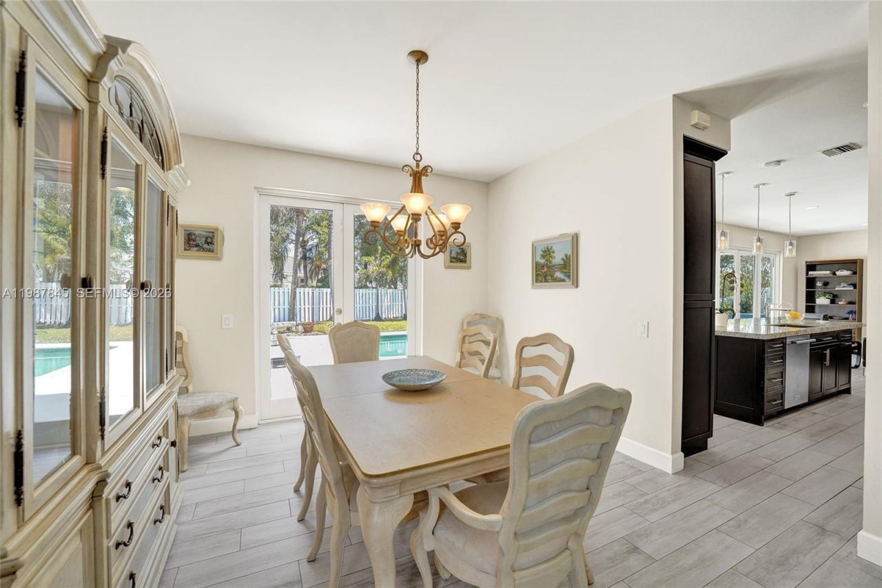 484 Cambridge Dr , Weston, FL 33326 Photo