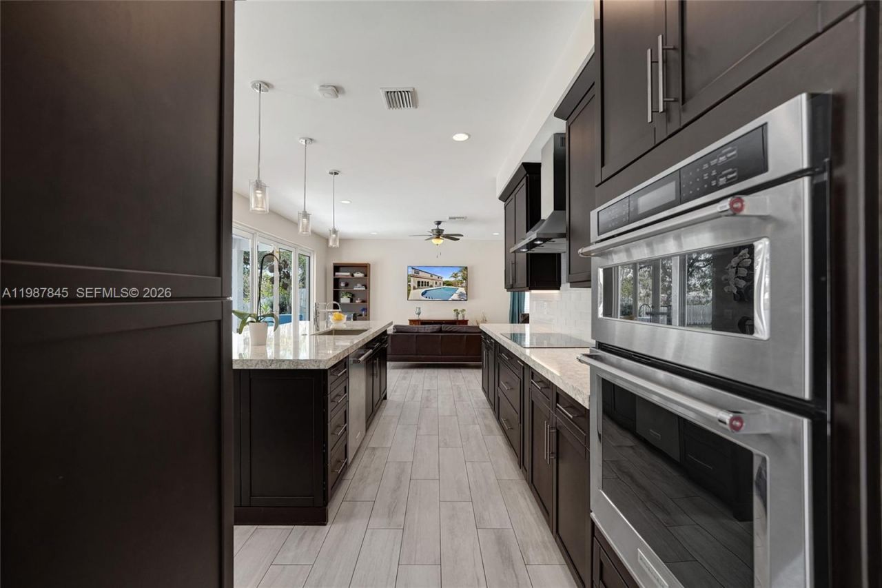 484 Cambridge Dr , Weston, FL 33326 Photo