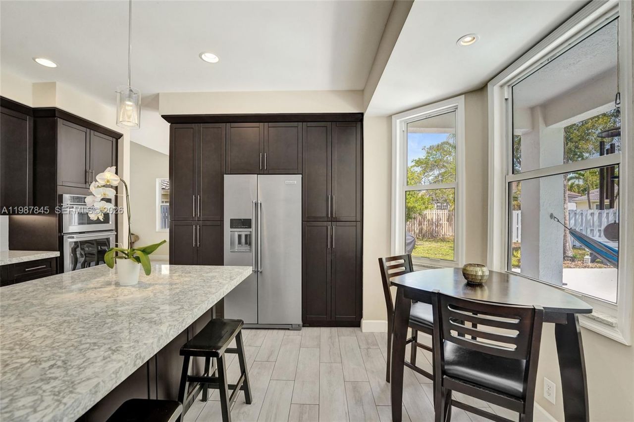 484 Cambridge Dr , Weston, FL 33326 Photo