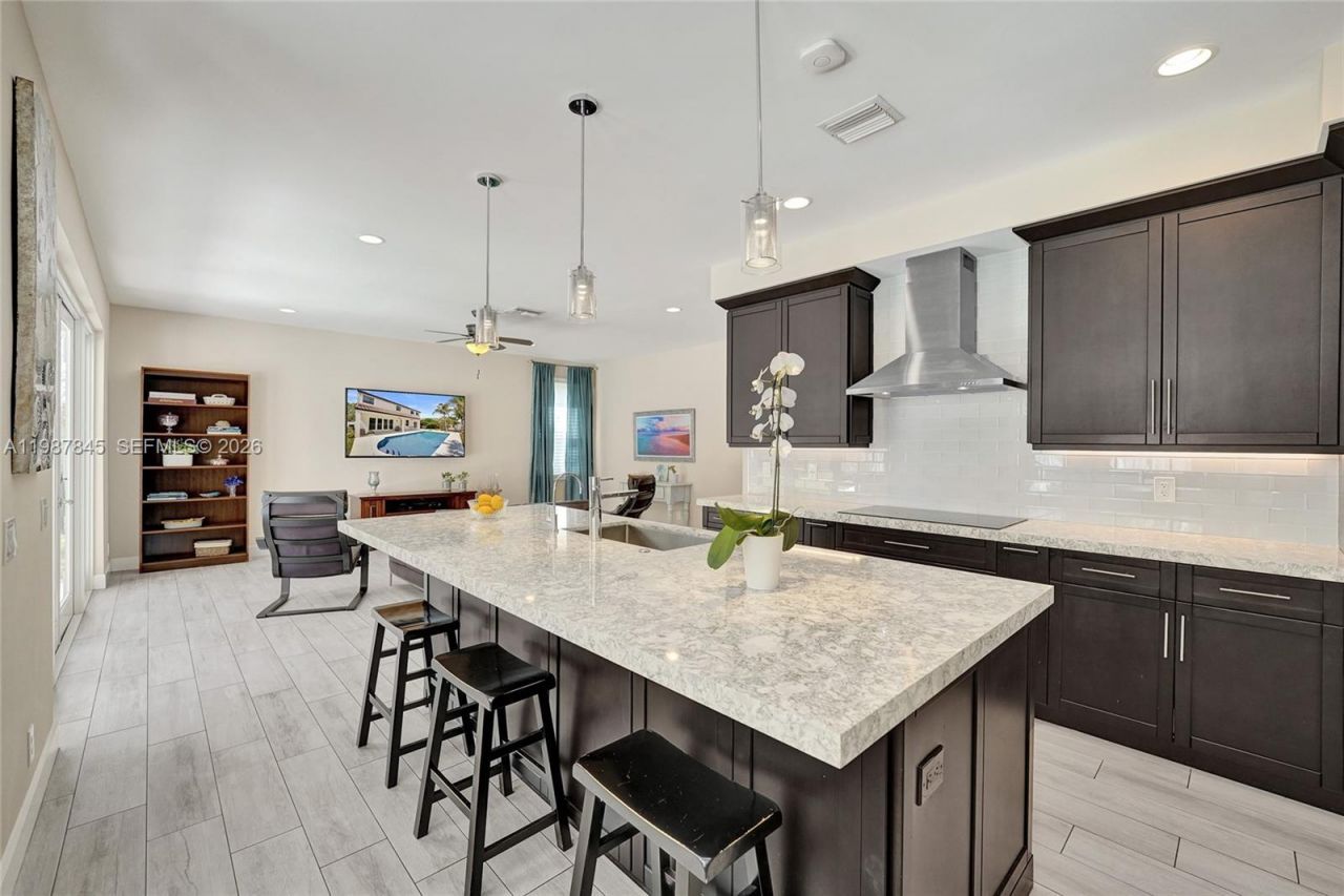 484 Cambridge Dr , Weston, FL 33326 Photo