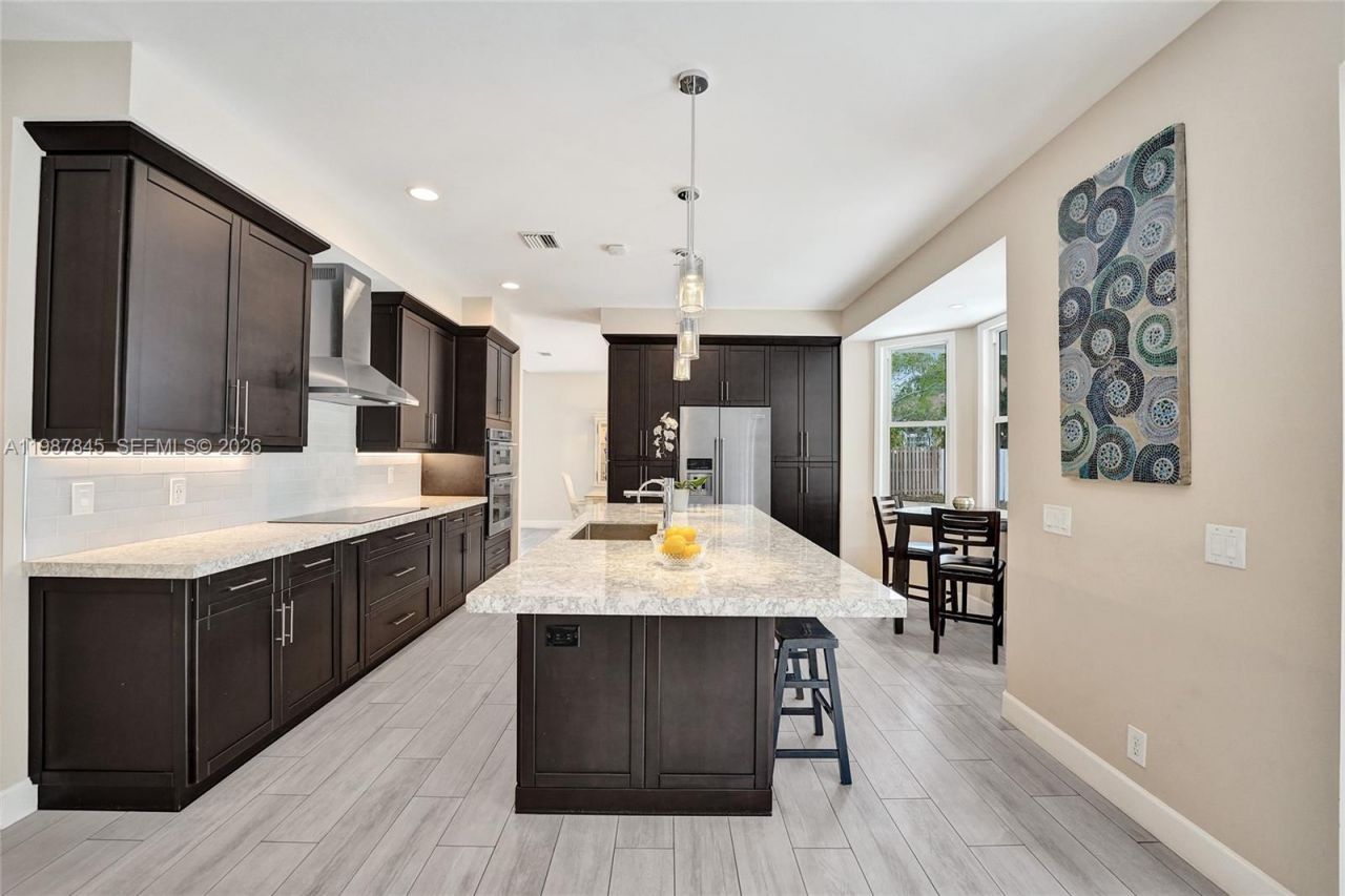 484 Cambridge Dr , Weston, FL 33326 Photo