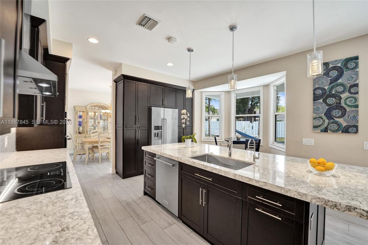 484 Cambridge Dr , Weston, FL 33326 Photo