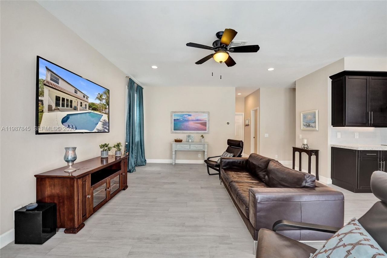 484 Cambridge Dr , Weston, FL 33326 Photo