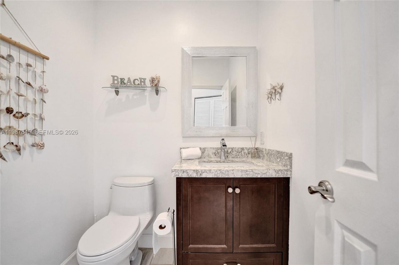 484 Cambridge Dr , Weston, FL 33326 Photo