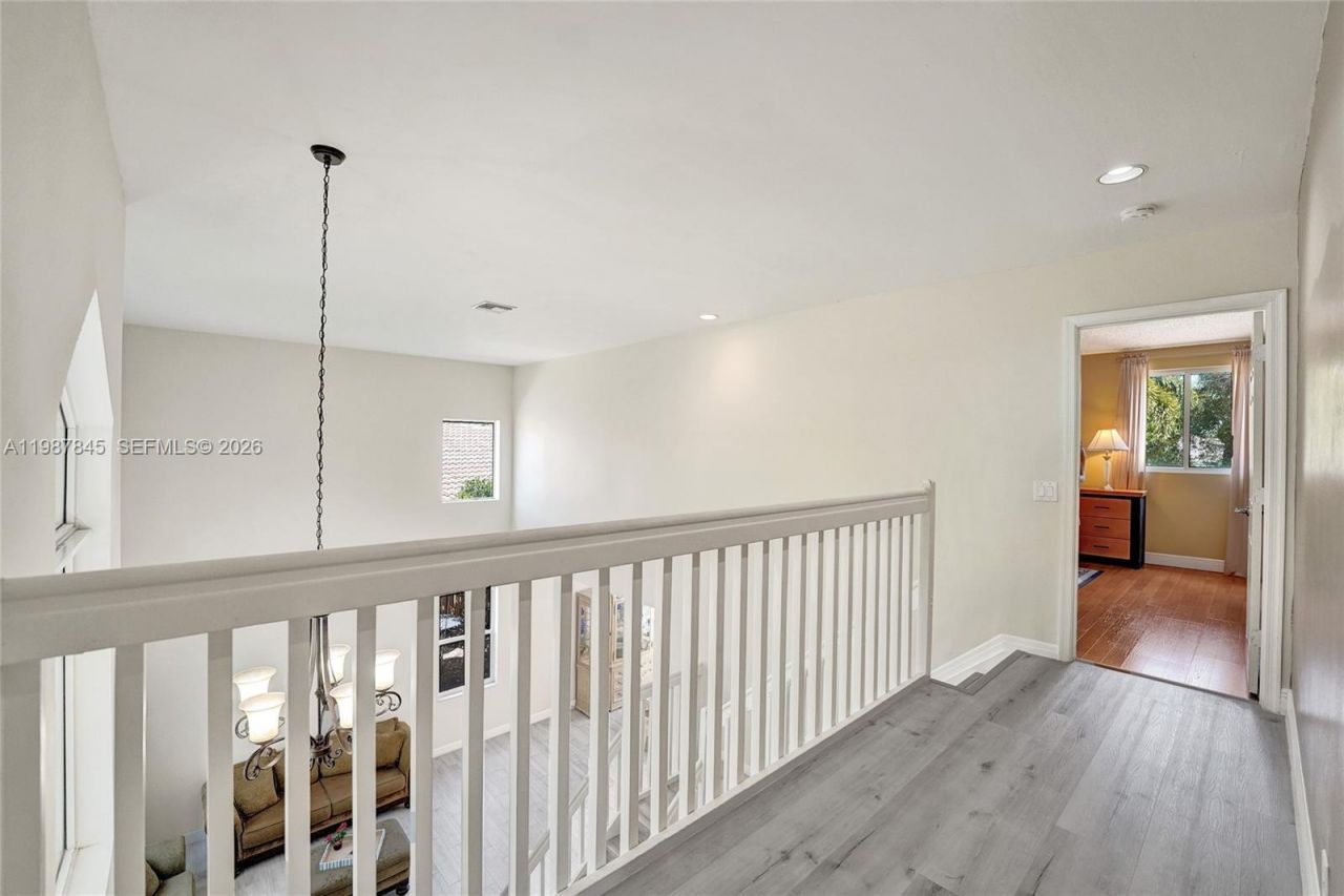 484 Cambridge Dr , Weston, FL 33326 Photo