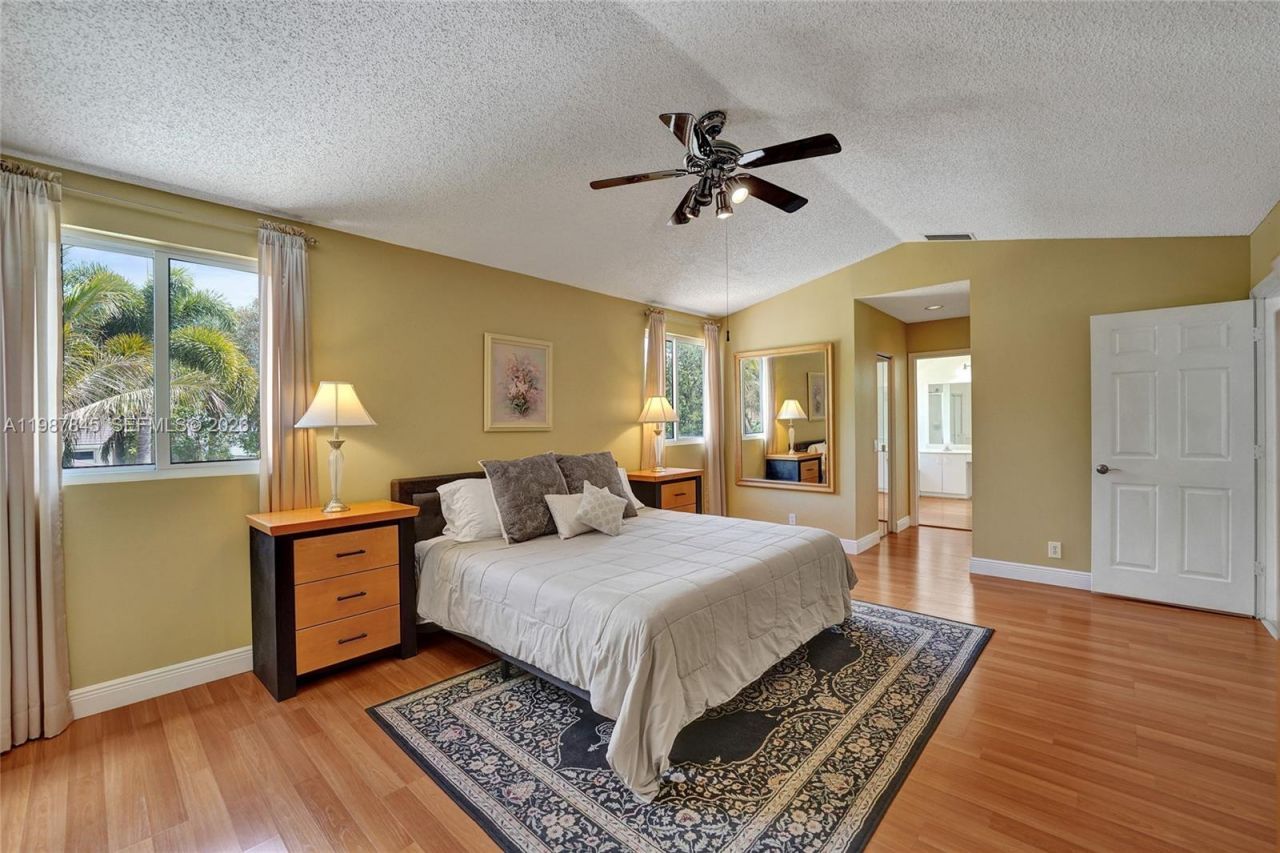 484 Cambridge Dr , Weston, FL 33326 Photo