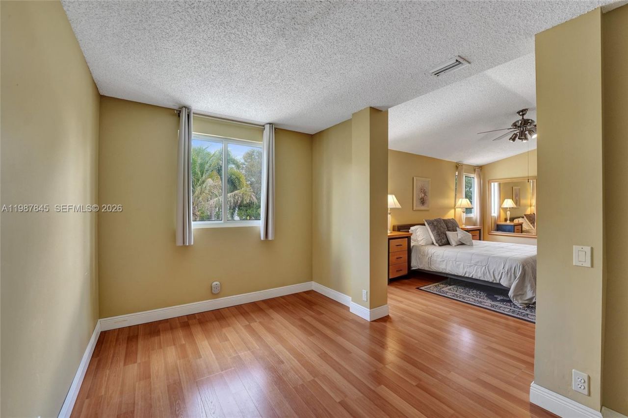 484 Cambridge Dr , Weston, FL 33326 Photo