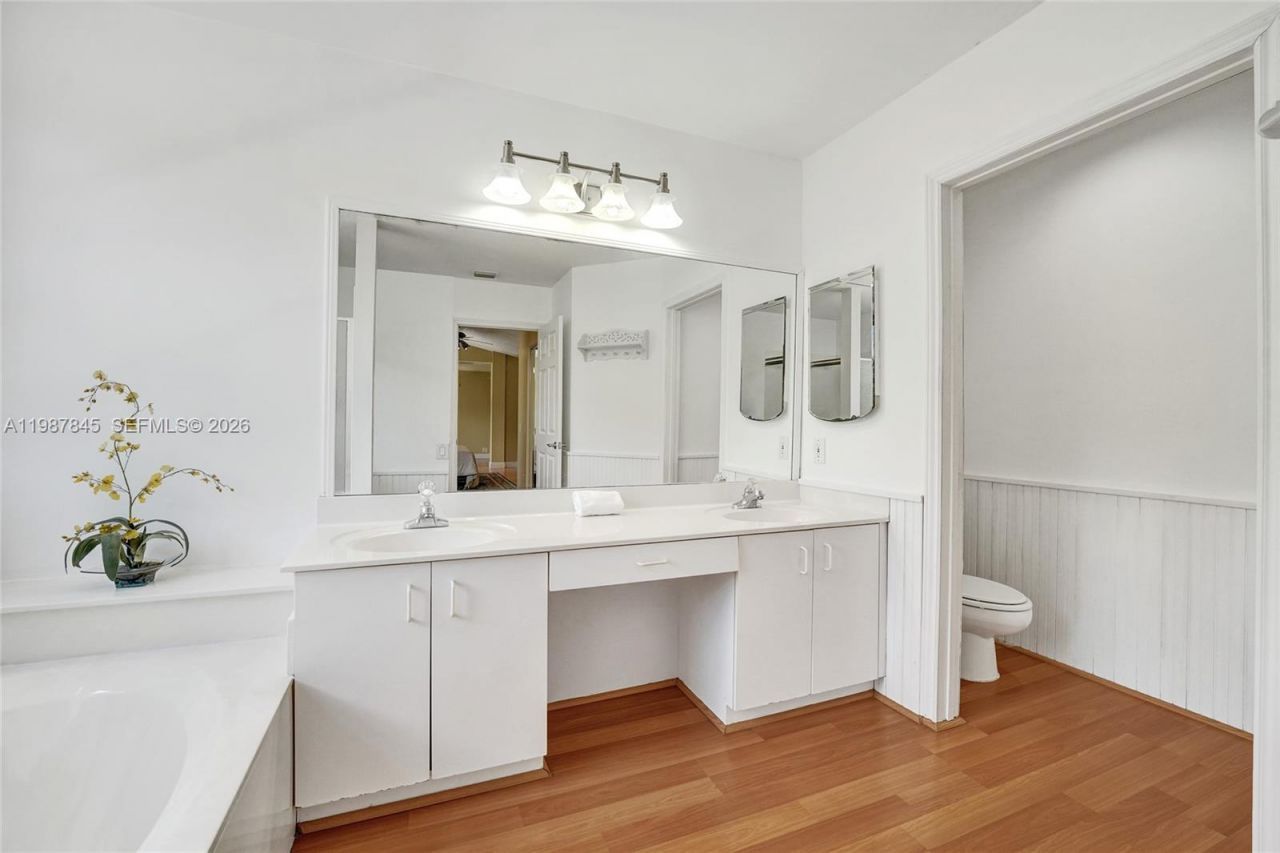 484 Cambridge Dr , Weston, FL 33326 Photo