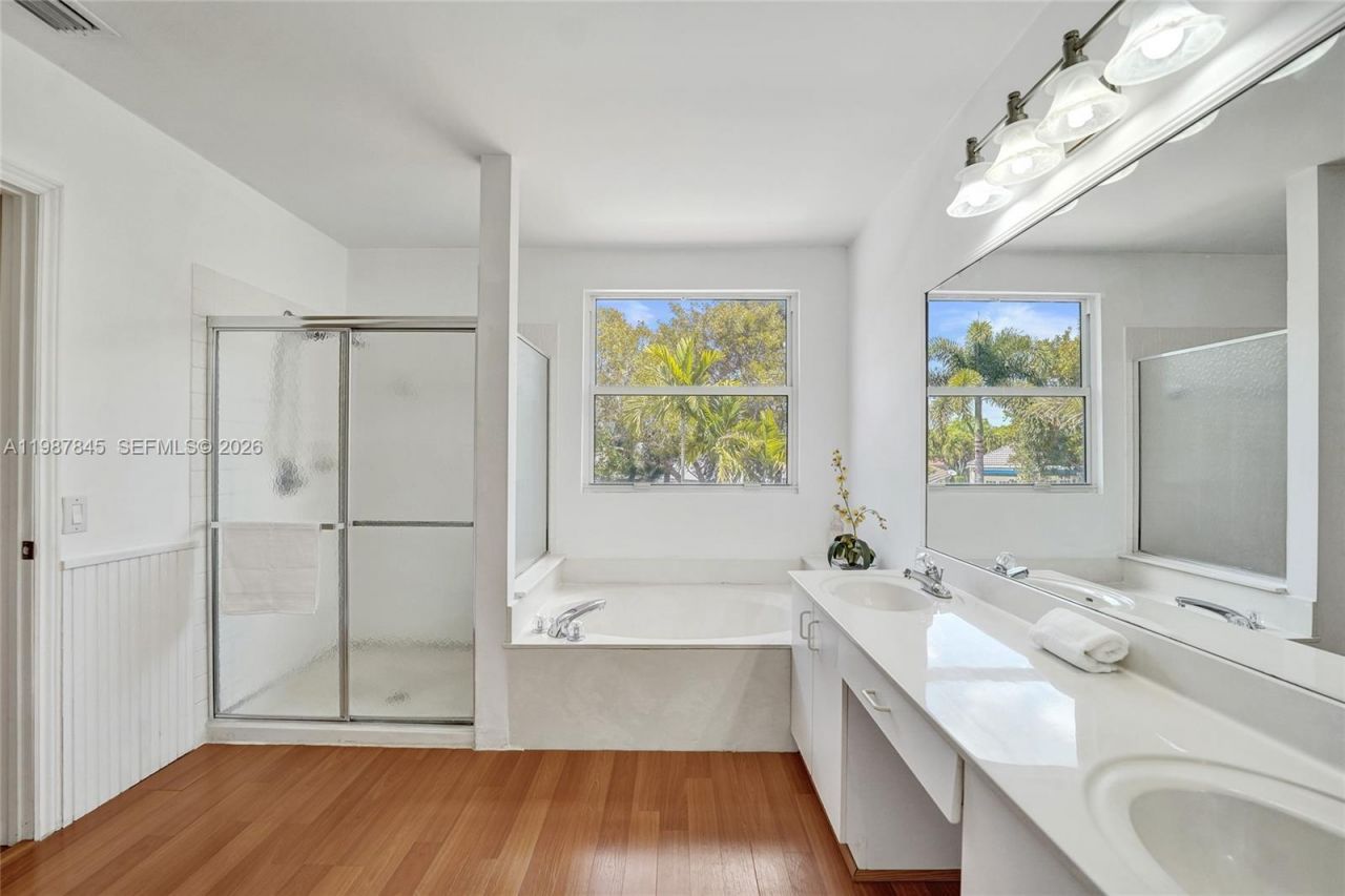 484 Cambridge Dr , Weston, FL 33326 Photo