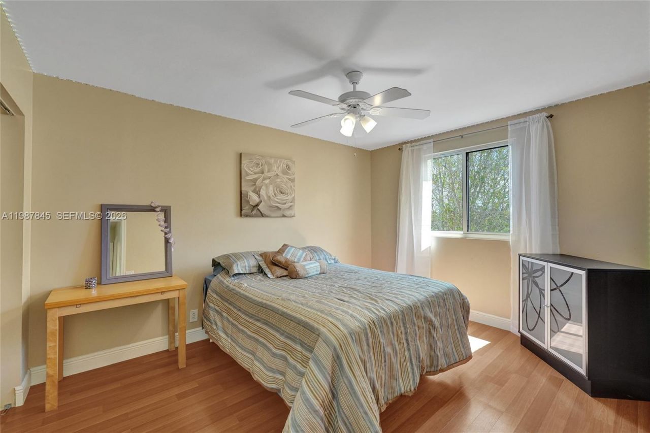 484 Cambridge Dr , Weston, FL 33326 Photo