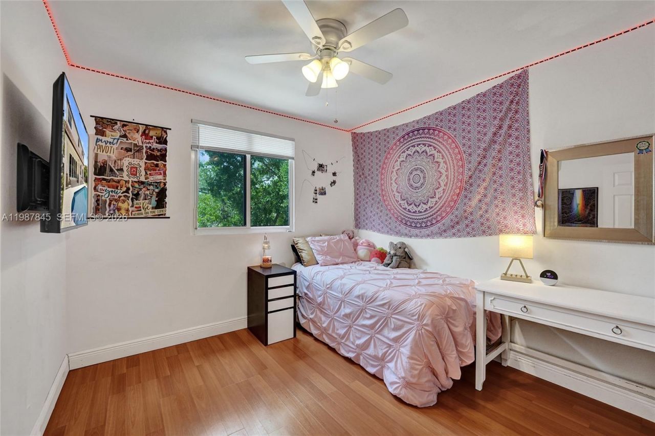 484 Cambridge Dr , Weston, FL 33326 Photo