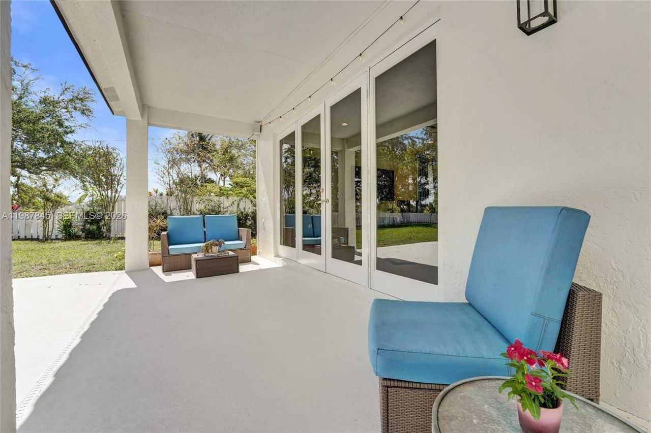 484 Cambridge Dr , Weston, FL 33326 Photo